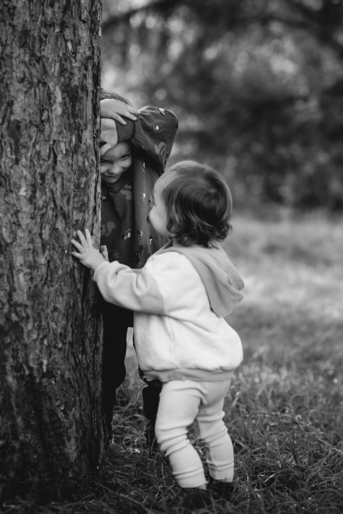 Photographe Ile-de-France lors d'une partie de cache-cache