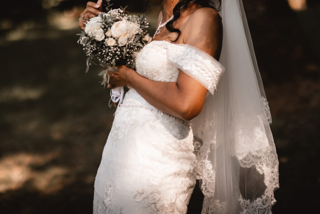 Photographe mariage Ile-de-France Mariée avec son bouquet