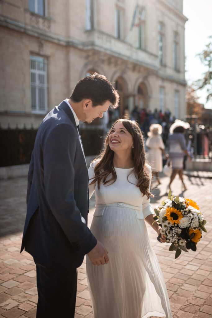 Photographe mariage mariée sortie mairie