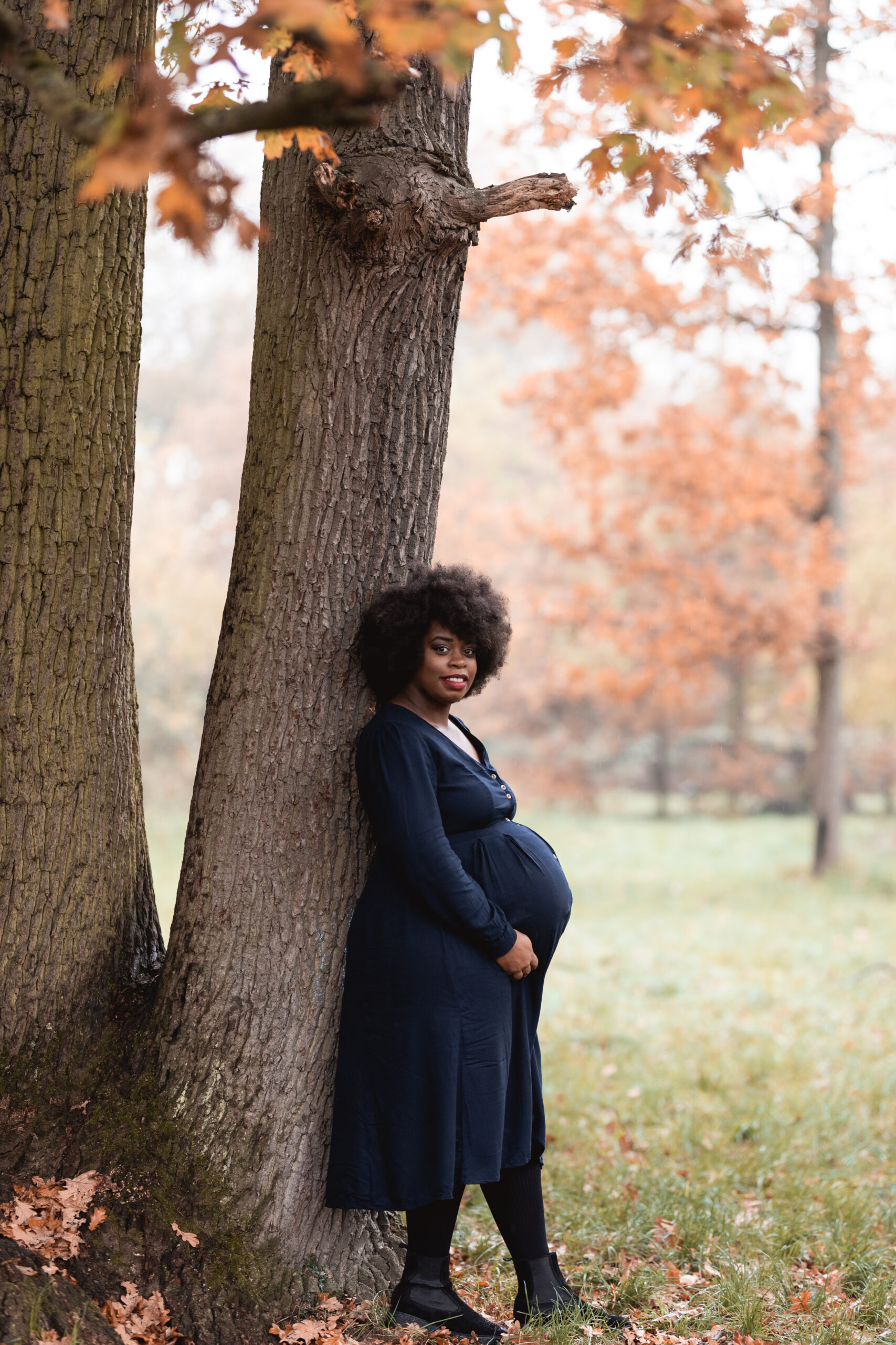 femme enceinte adossée sur un arbre Vincennes