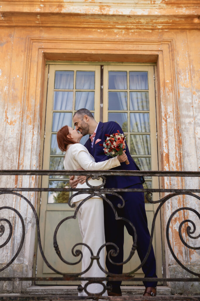 Photographe mariage Ile-de-France Baiser des mariés
