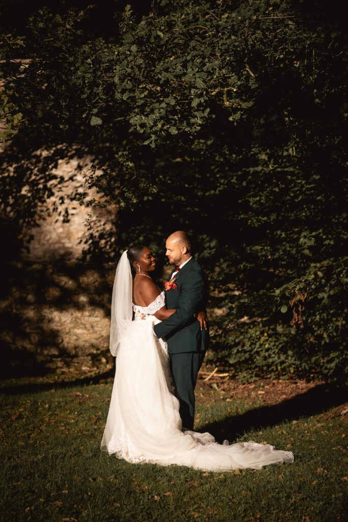 Photographe mariage couple au soleil