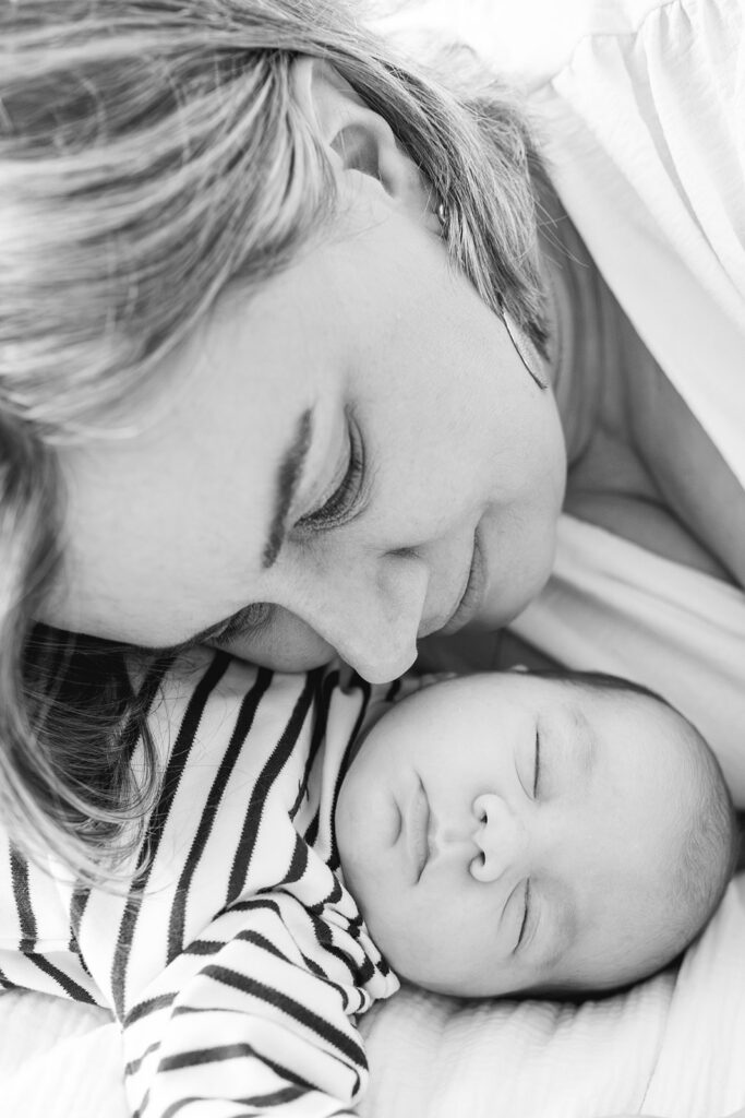 Photographe Ile-de-France avec une maman et son bébé